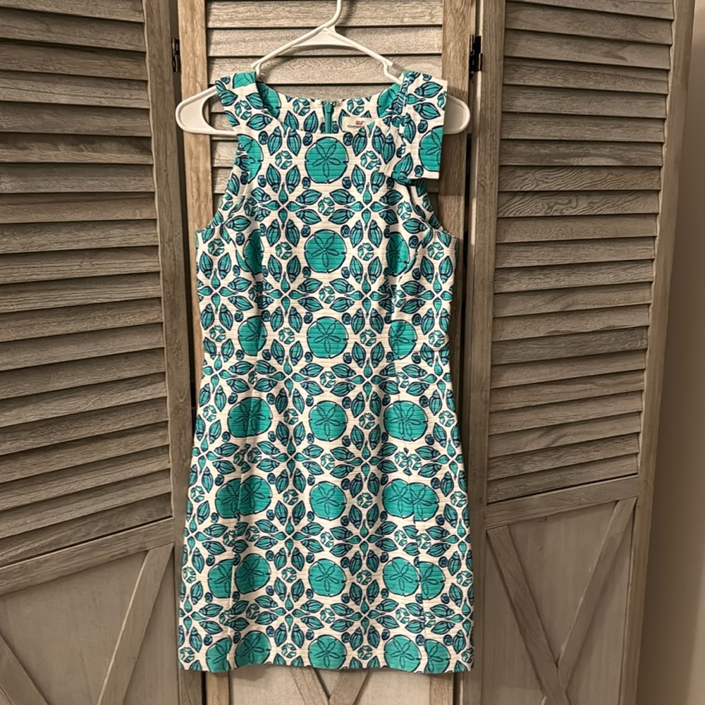 Vineyard Vines dress size 0, Length approx 35” pit to pit 15 1/2” inches